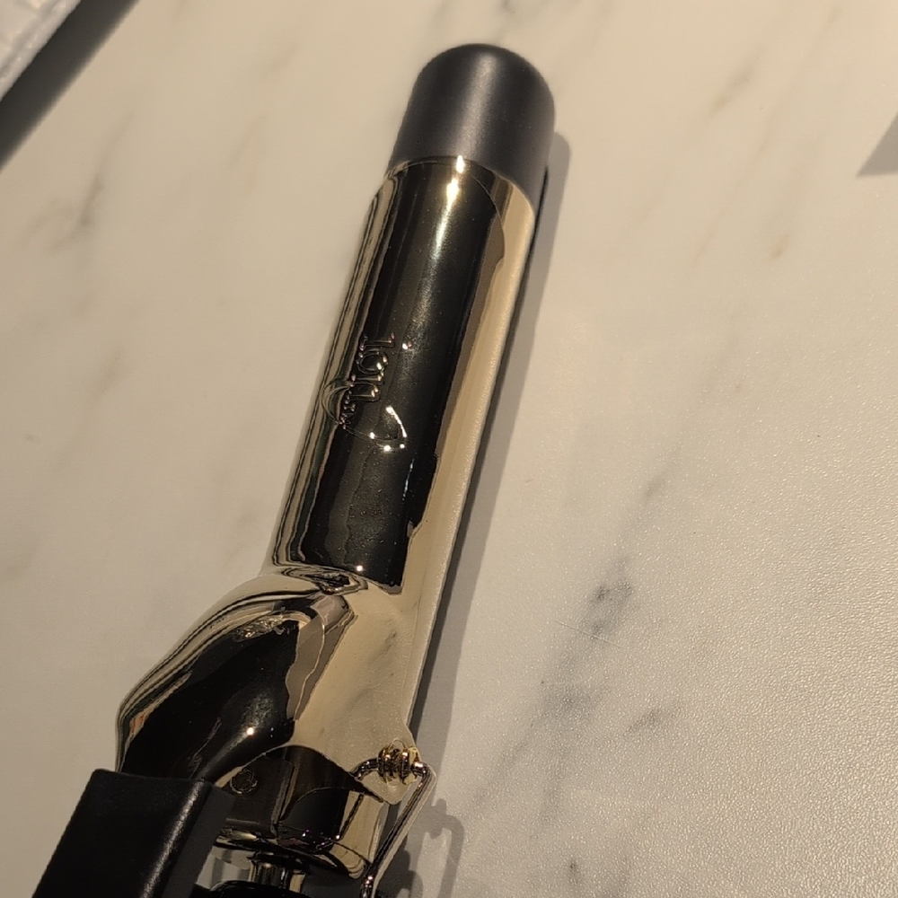 Gold and Black Curling Iron - Picture 6 of 7